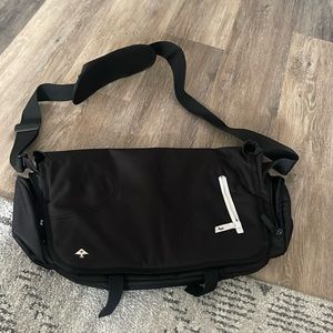 Lrg laptop messenger bag